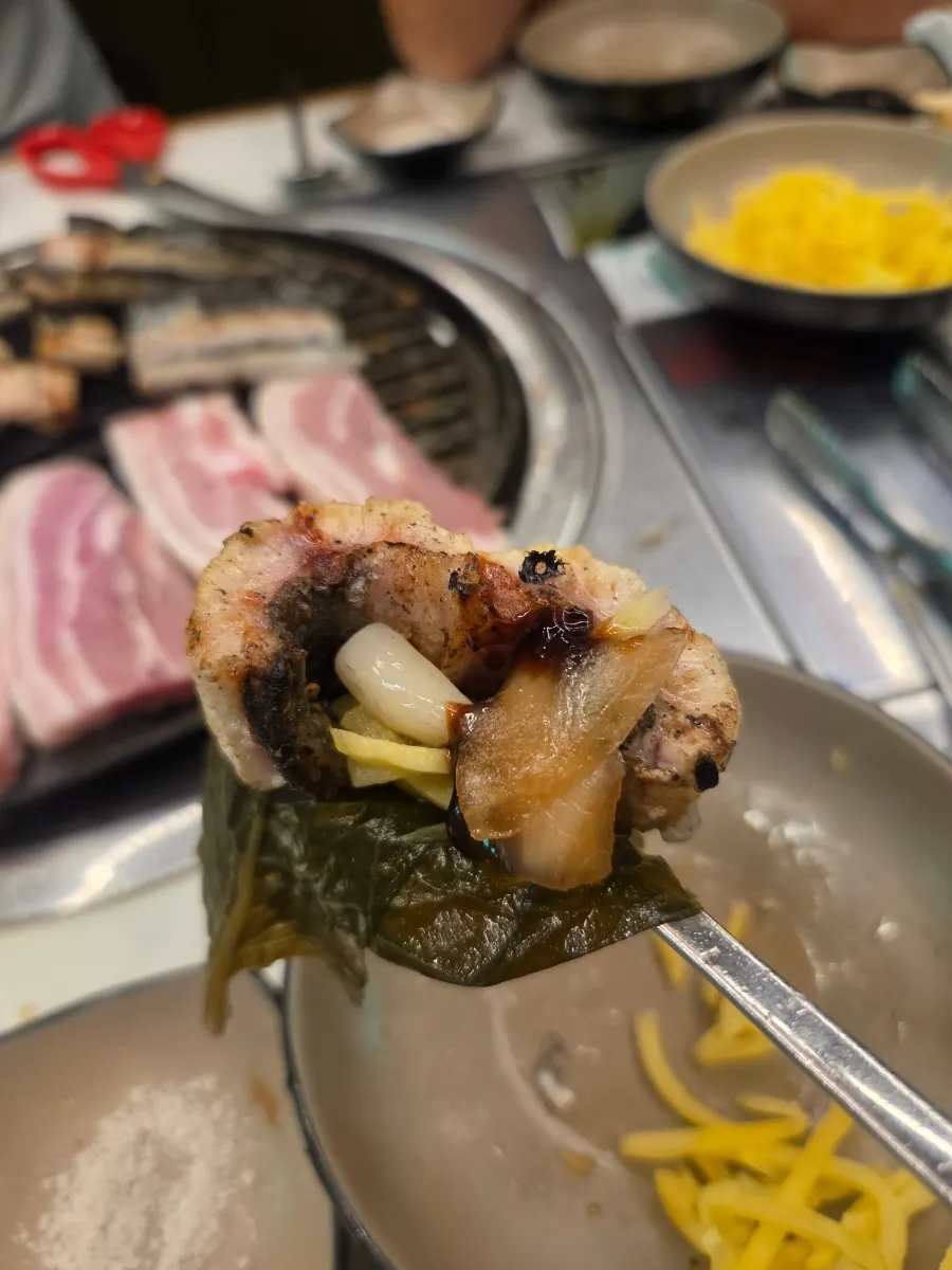 구워진 삼겹살 클로즈업