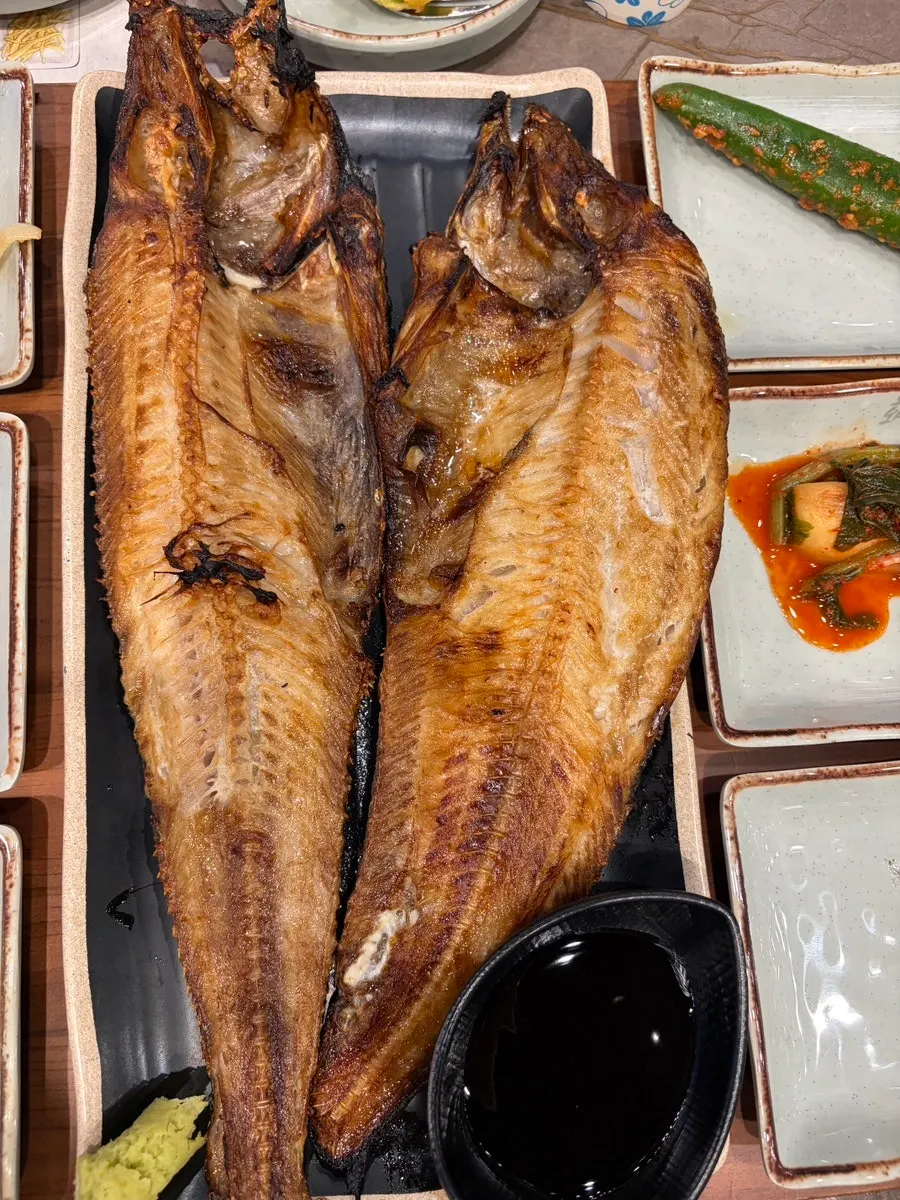 Decor themed around rice, vegetables, and salt