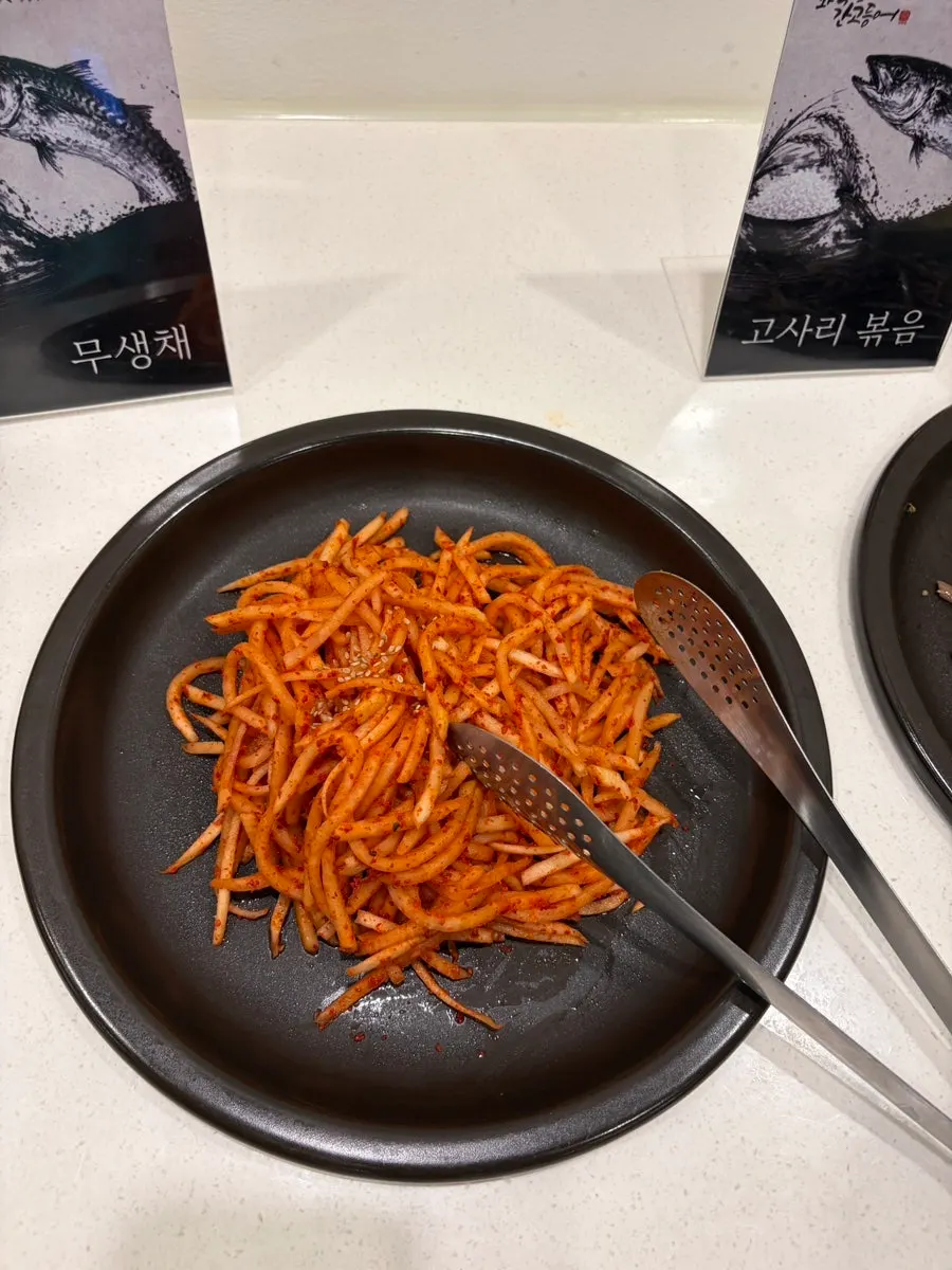 Fernbrake, seasoned bean sprouts, and other side dishes