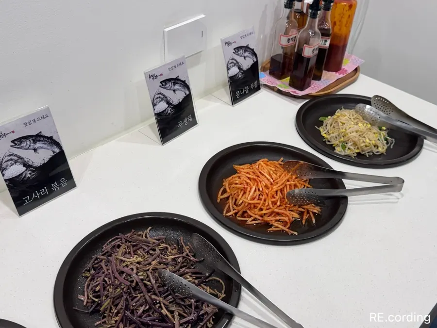 Lettuce for wraps at the self-serve bar