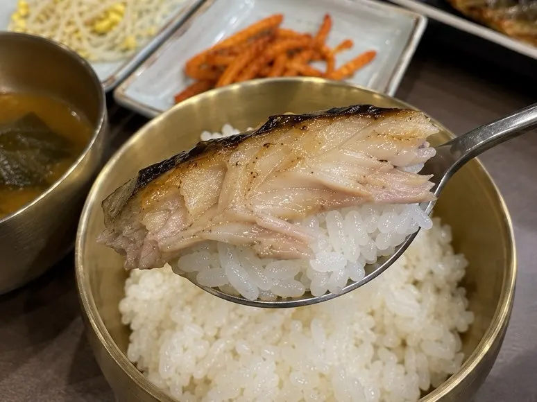 Moist grilled mackerel flaked apart