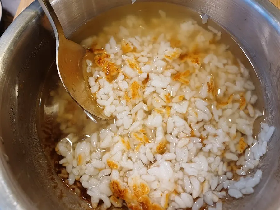 Golden brown scorched rice from the sotbap