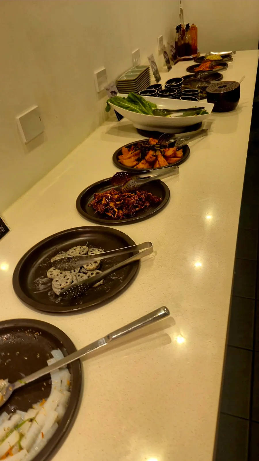 Long self-bar set up on one side of the restaurant
