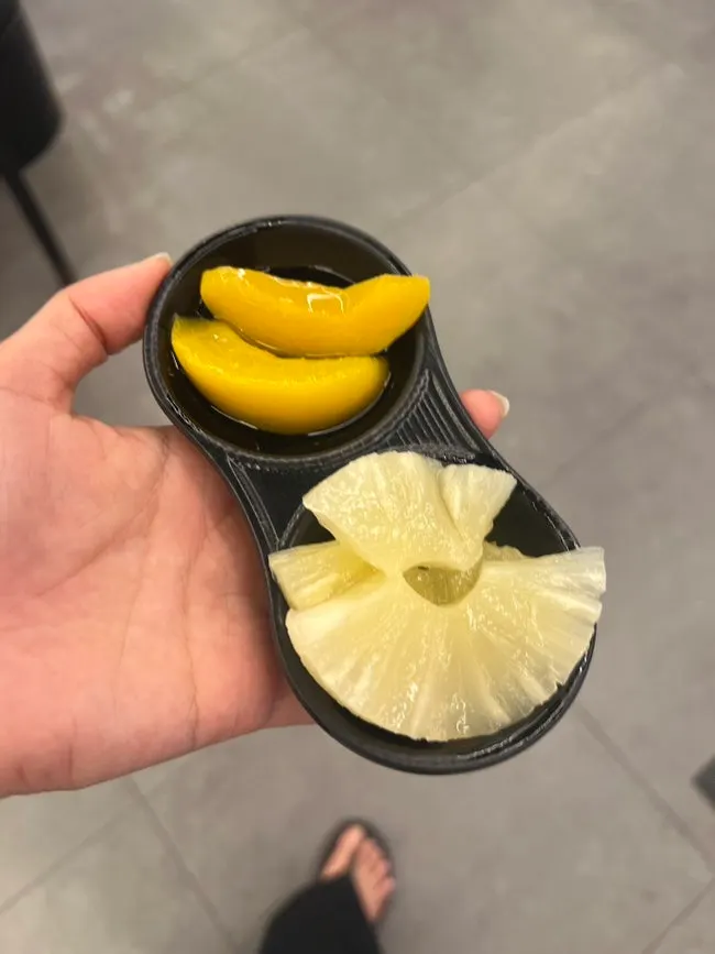 입가심용 황도와 파인애플