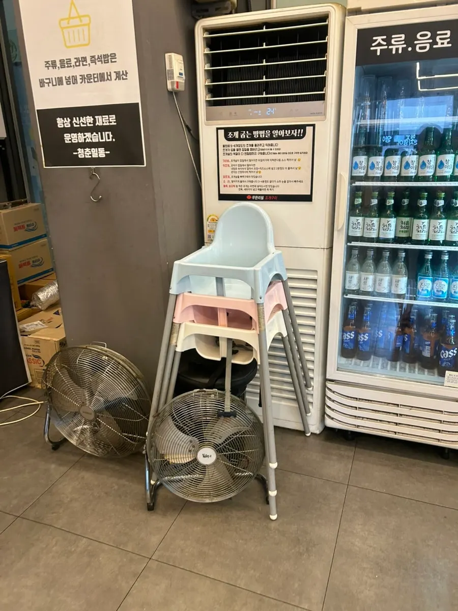 Seating area with a baby chair ready