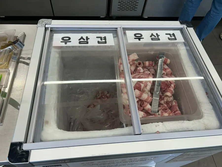 The restaurant's tank holding 11 kinds of shellfish