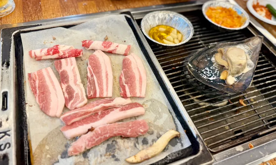 Second grilled-shellfish spread on the grill