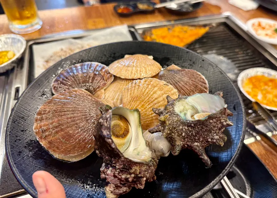 Third draft beer and grilled shellfish