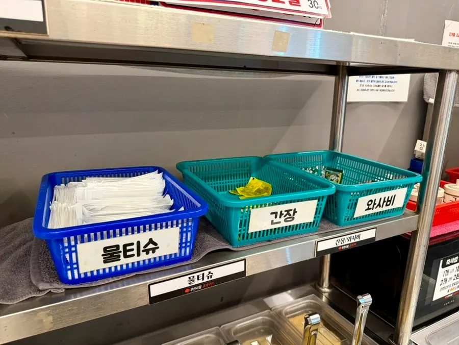 Ramyeon y arroz instantáneo en la barra libre