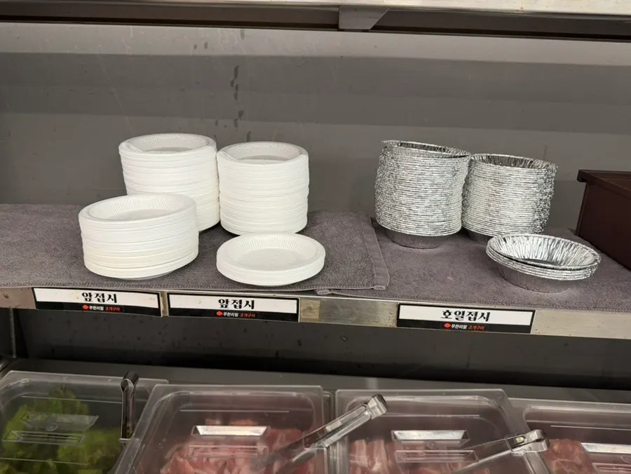 Salsas y guarniciones preparadas en la barra libre