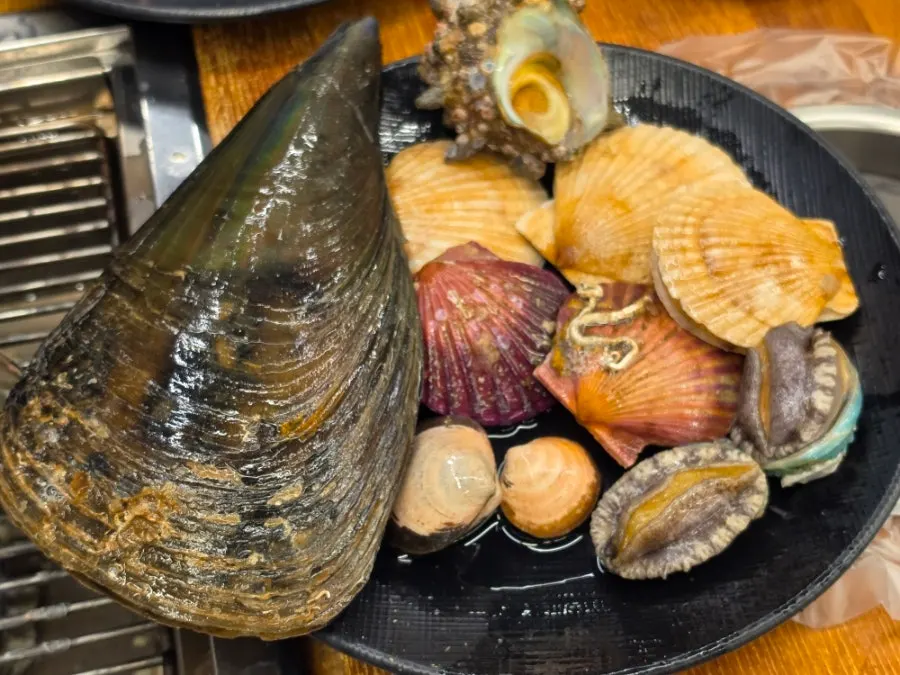 Unlimited grilled shellfish table setting