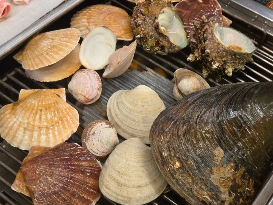 Preparing grilled shellfish and meat