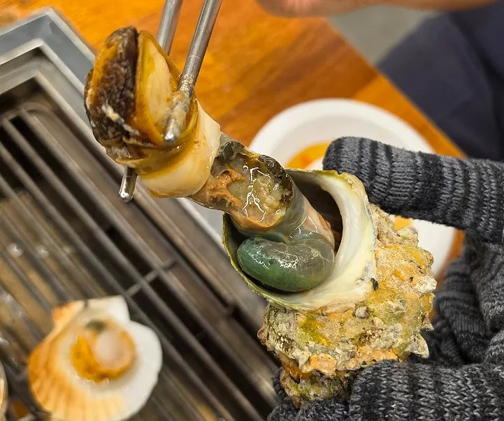 Grilling small shellfish