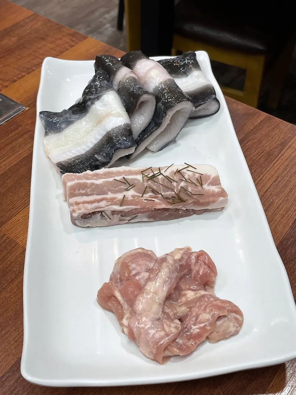 다양한 구이 메뉴를 즐기는 사진