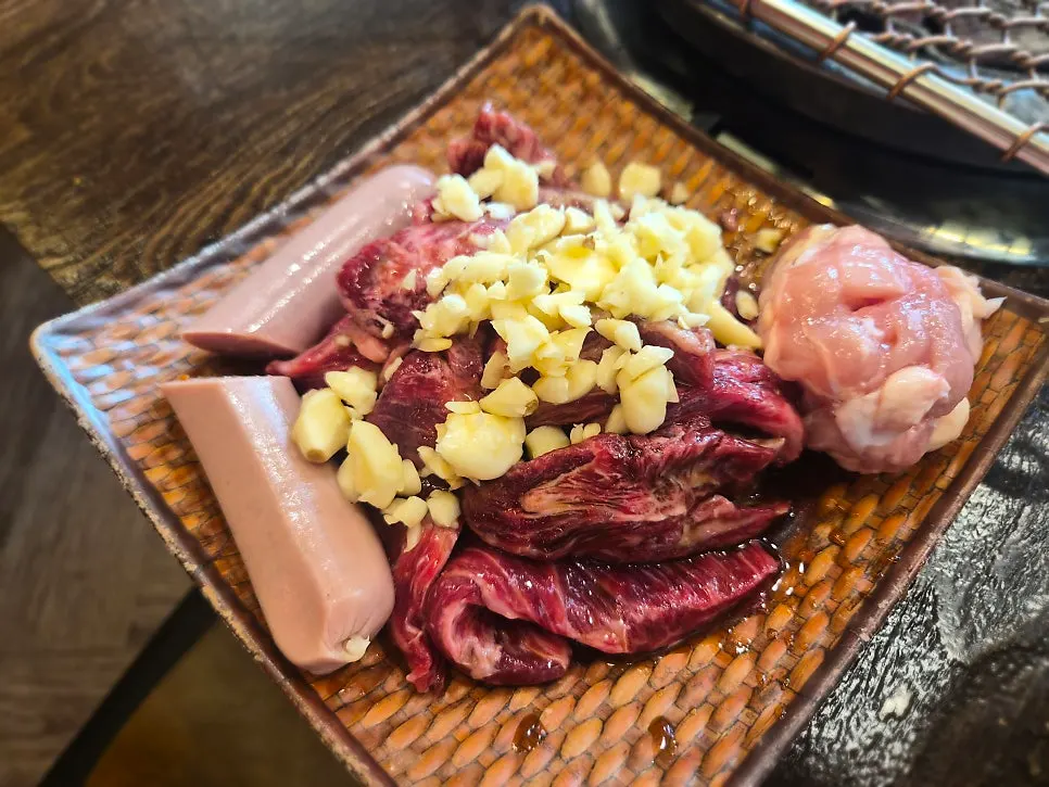 A full serving of Gyeongju-style instant-marinated beef ribs