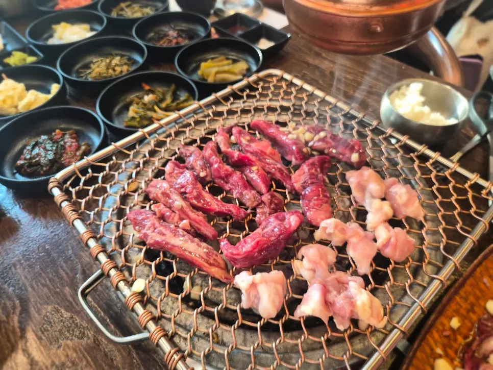 Beef ribs with chicken and sausages