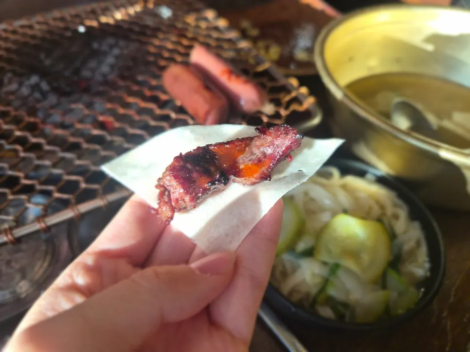 Perfectly cooked charcoal-grilled ribs