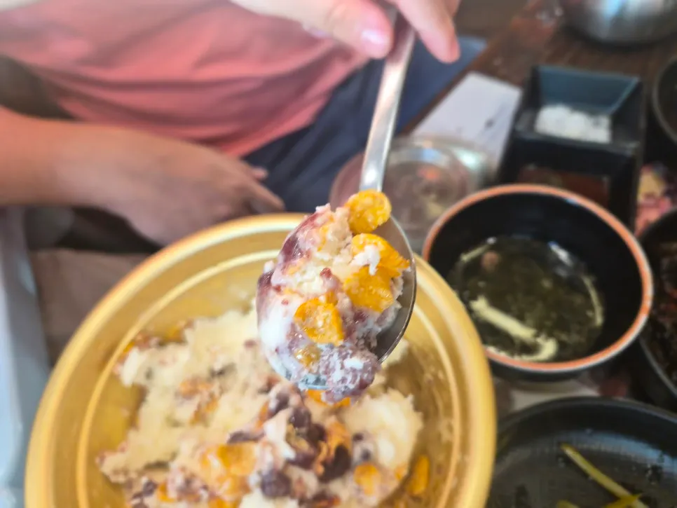 Patbingsu with red beans and cereal