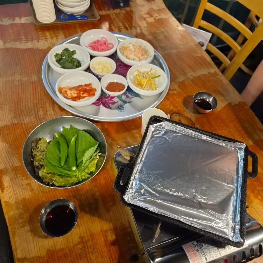 Bulhyangjip basic side-dish spread