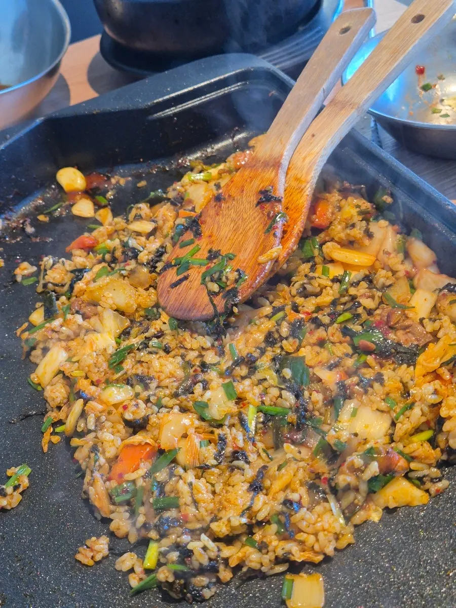 Fried rice served after jumulleok