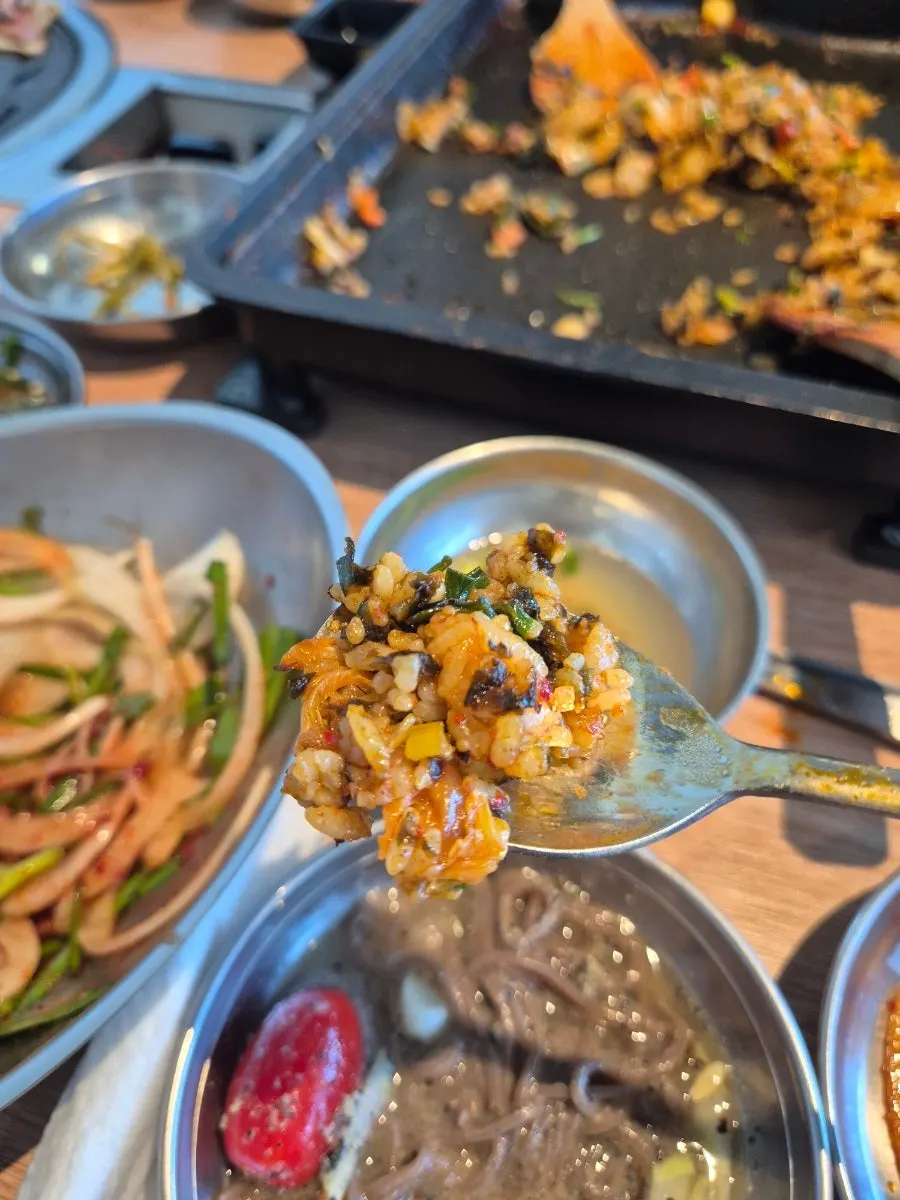 Finishing fried rice after duck