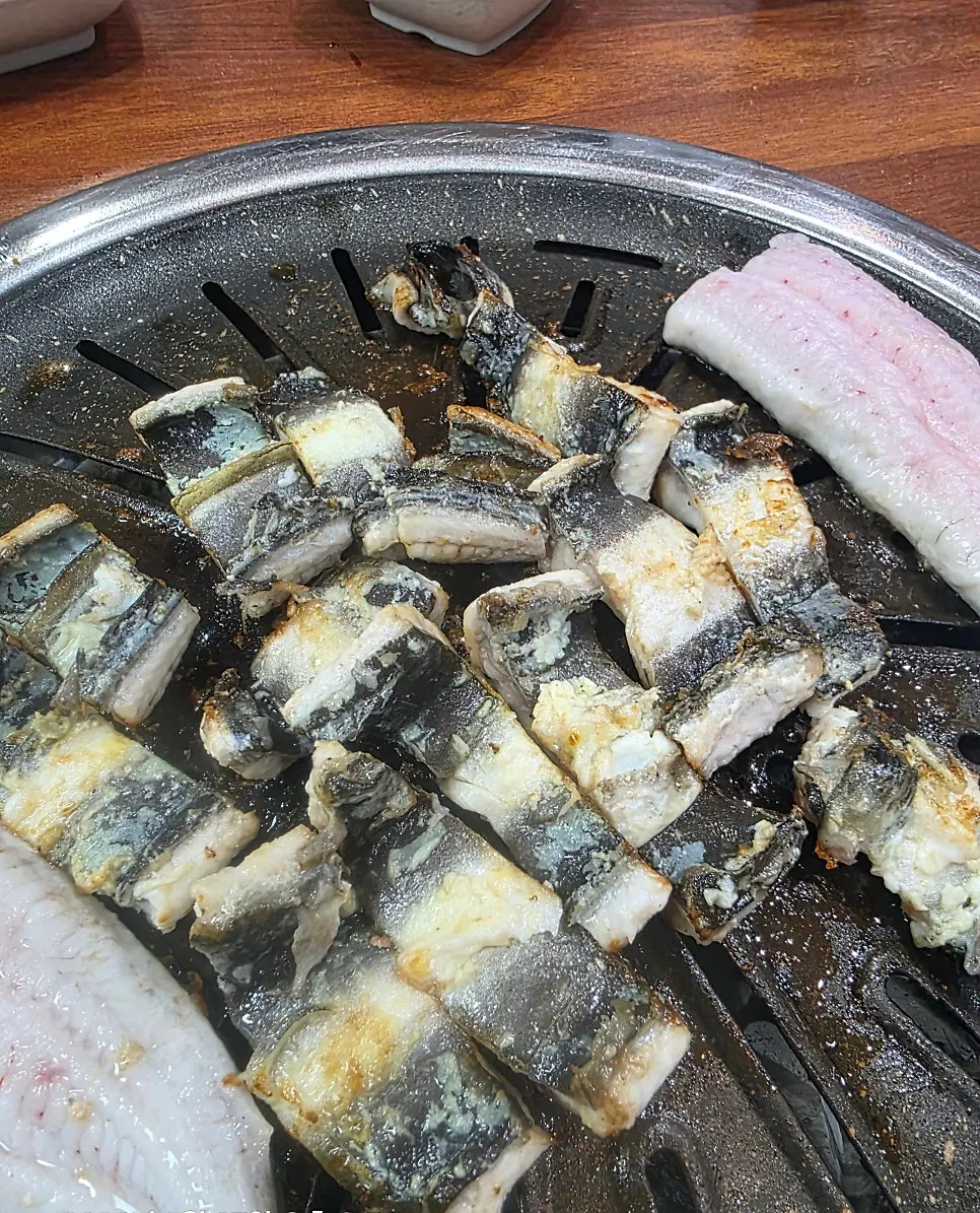 A platter of plump eel for grilling