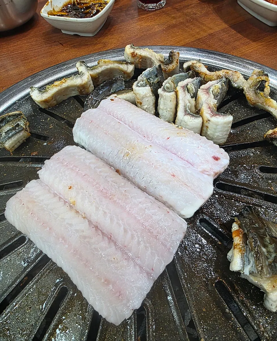 Cham Bokbunja served with eel