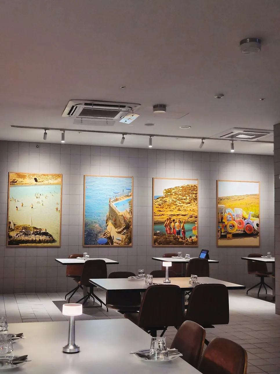 Restaurant seating decorated in wood tones