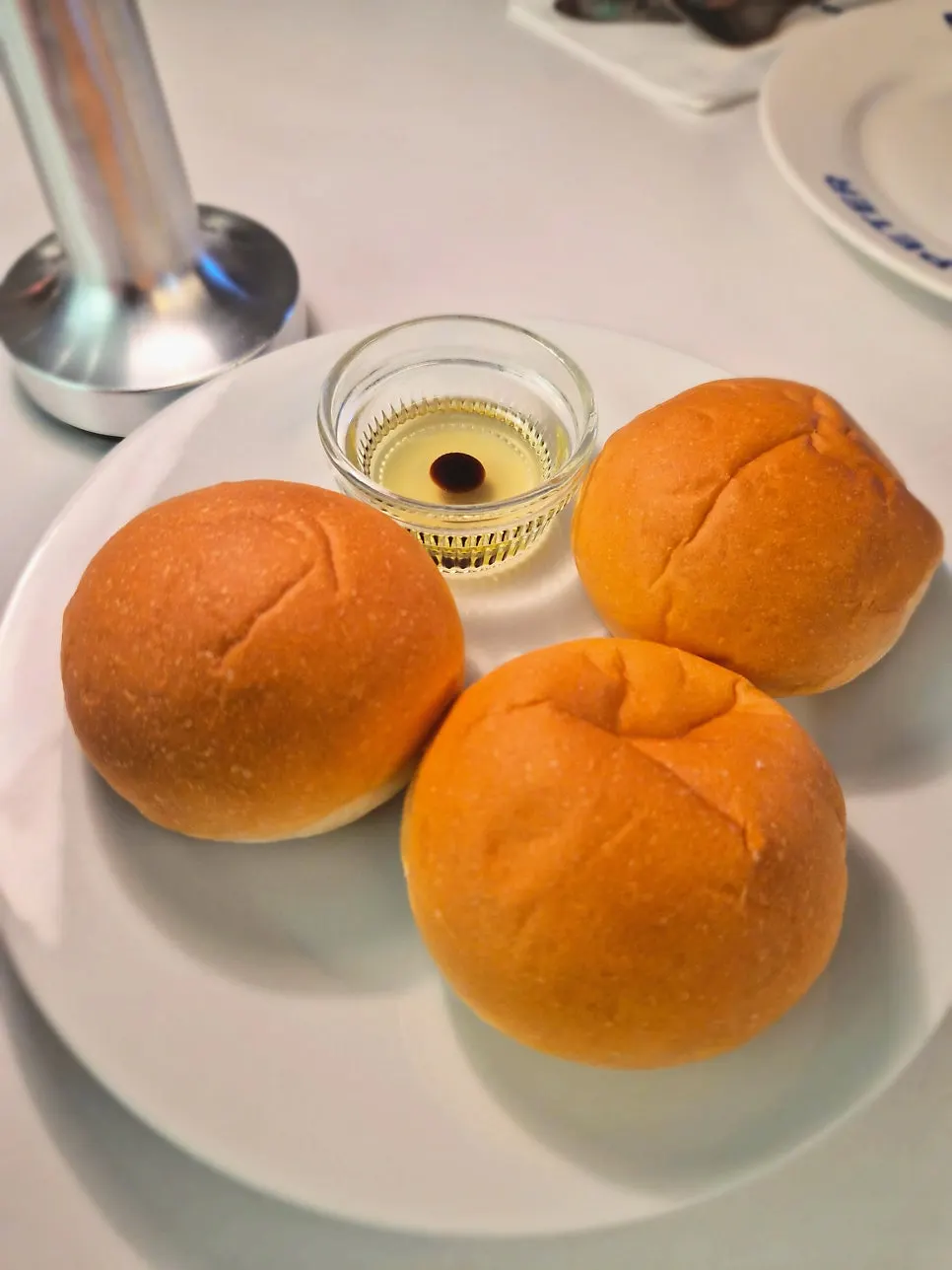 Western dishes ordered by three people