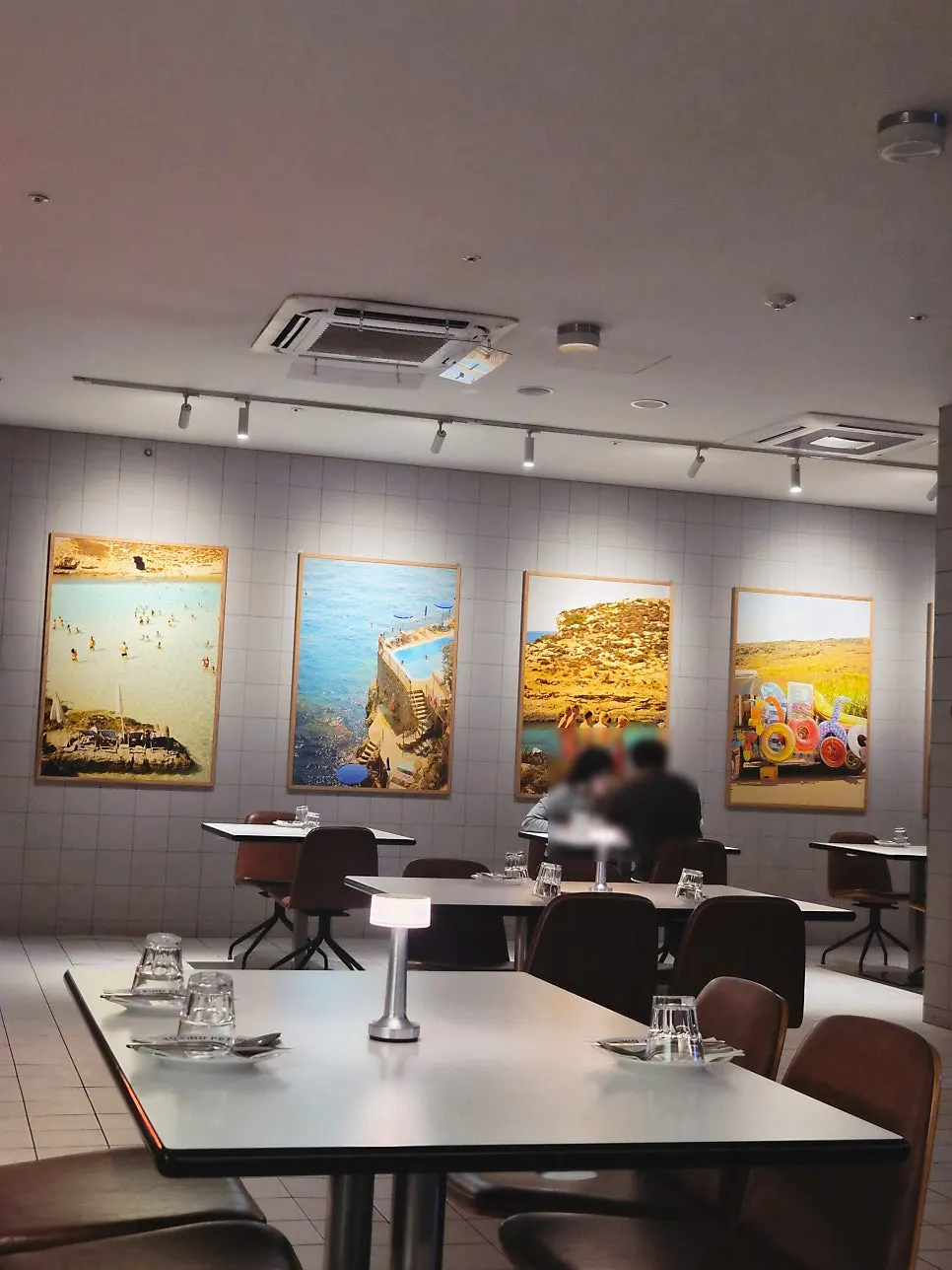 Spacious and pleasant restaurant interior
