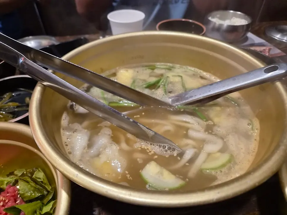 茼蒿与试吃份生拌牛肉照片