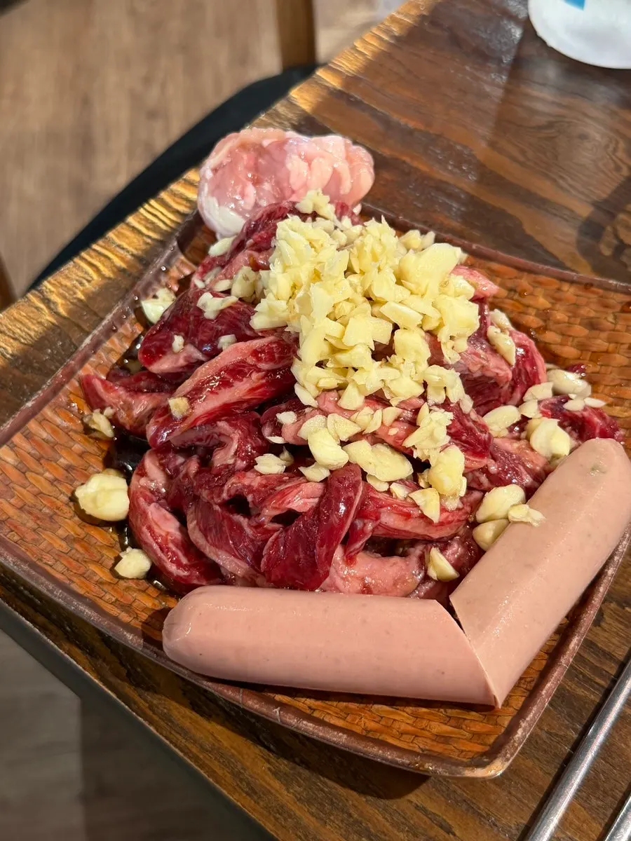 Self bar for side dishes and sauces