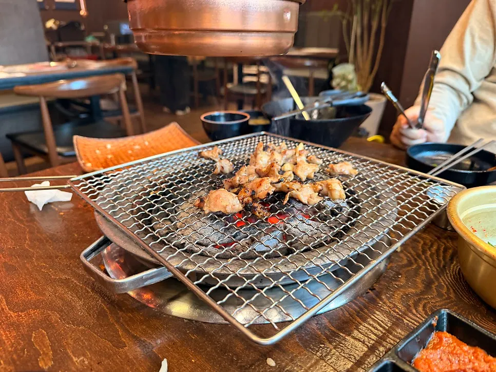Photo related to wrapping up a charcoal-grilled meat meal
