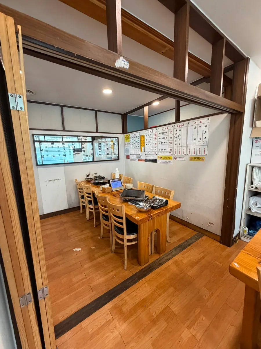 Interior seating and tables at Gongdan Gamjatang Samgyeopsal Siheung Main Branch