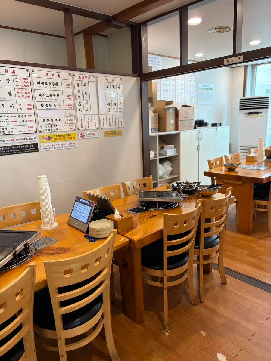 Overview of the restaurant interior