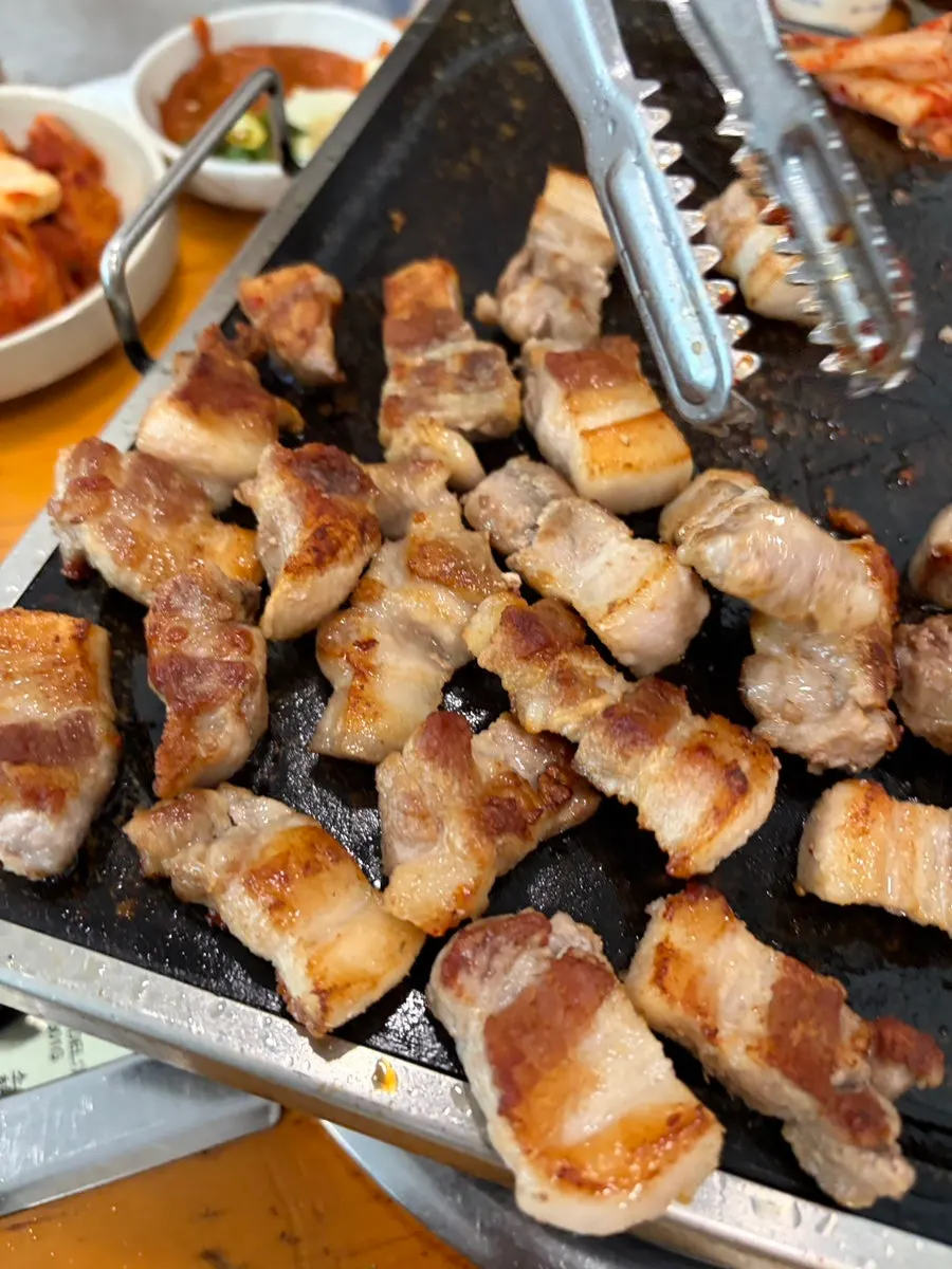 800g mixed pork platter with samgyeopsal, pork neck, and gongdan-sal