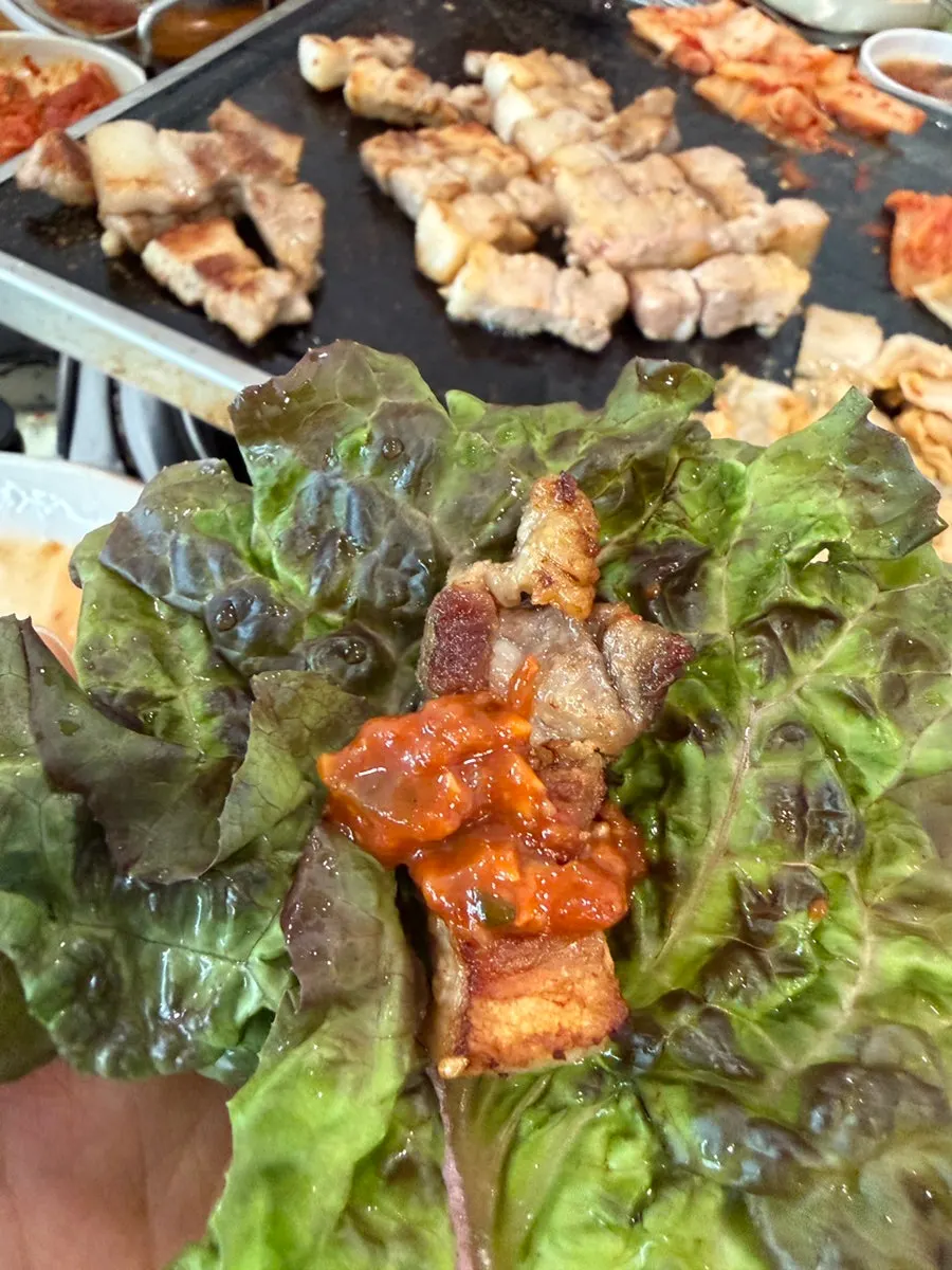 Golden-brown grilled pork neck and gongdan-sal