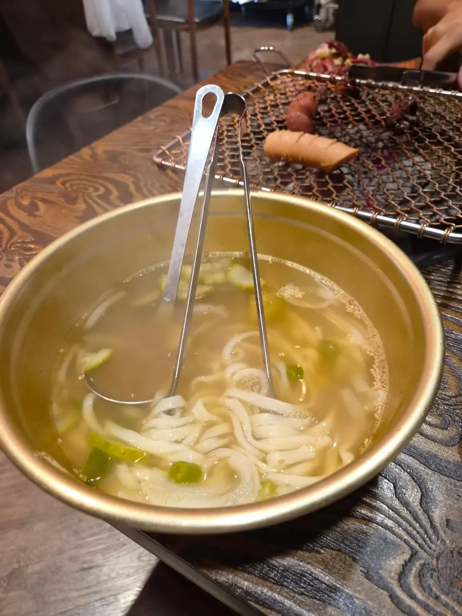 구워 먹은 닭 안창살과 소세지