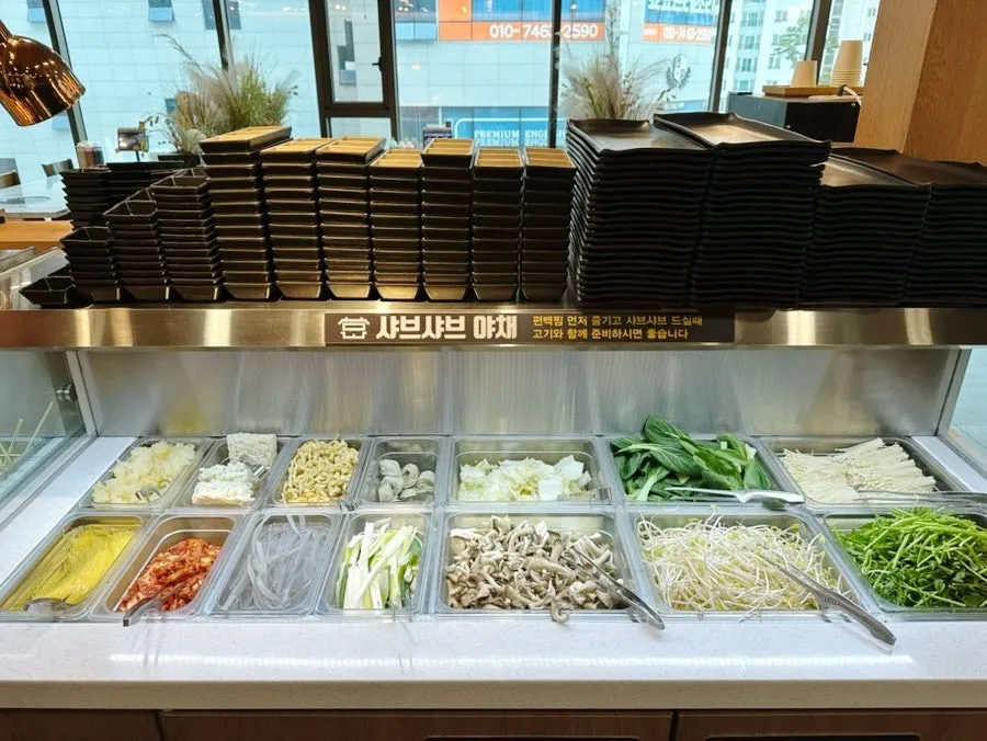 Unlimited-refill items including beef and vegetables