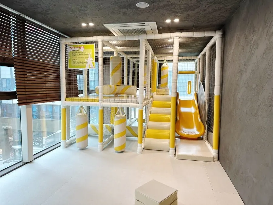 Pyeonbaek Hoegwan’s kids’ zone playroom