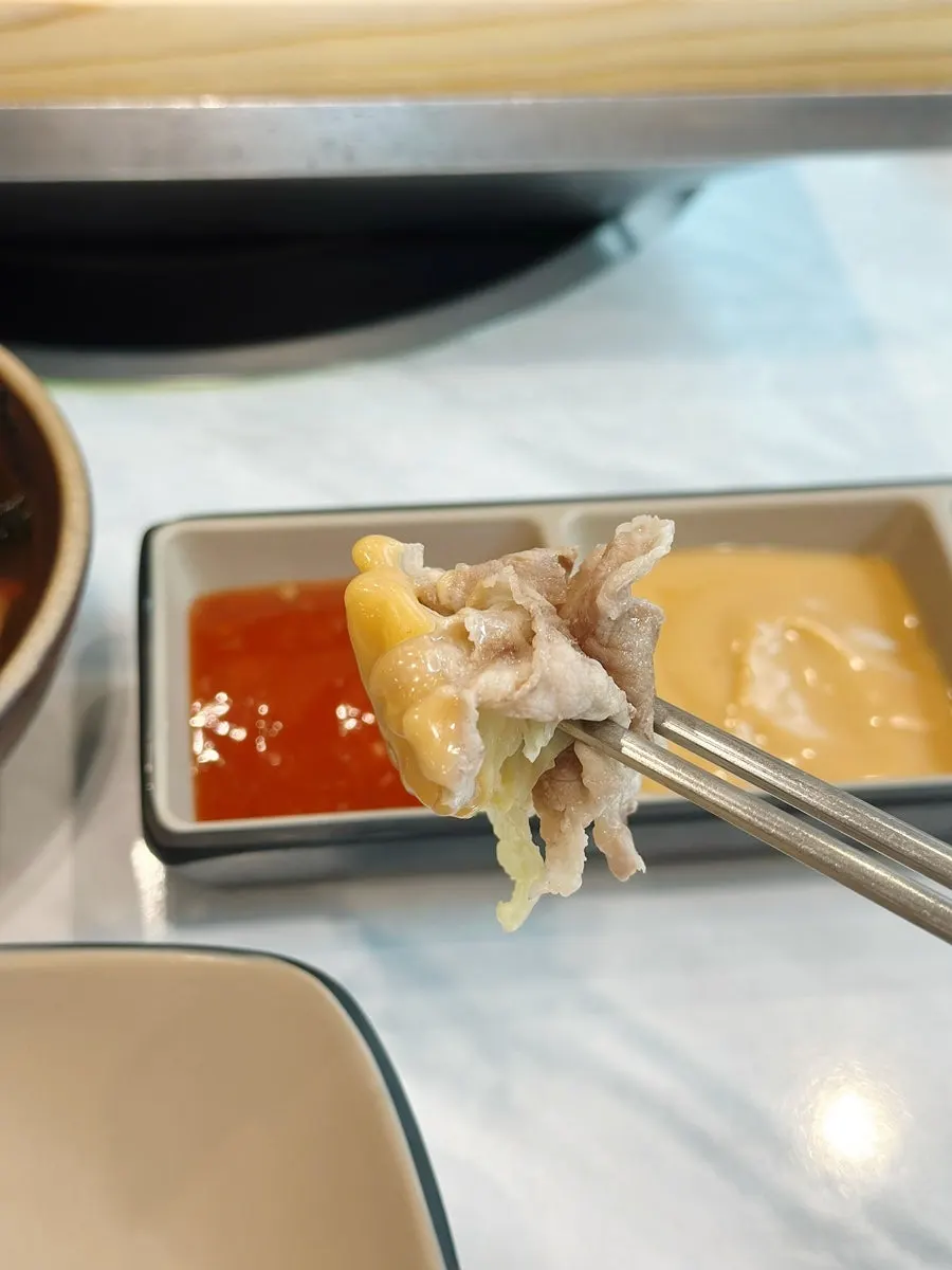 The close of a family meal with hinoki-steamed dishes and shabu-shabu