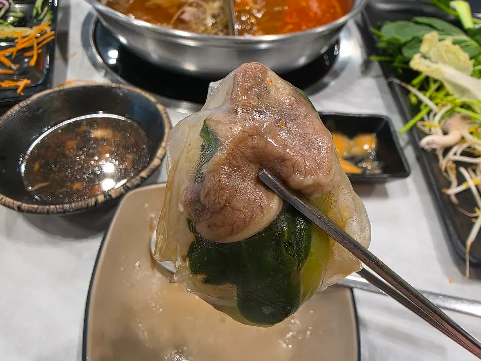 Lightly cooked beef shabu-shabu
