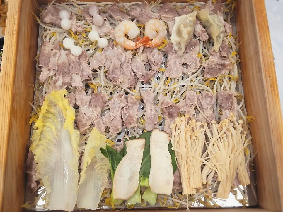 Meal selection at Pyeonbaek Hoegwan Siheung Janggok Branch