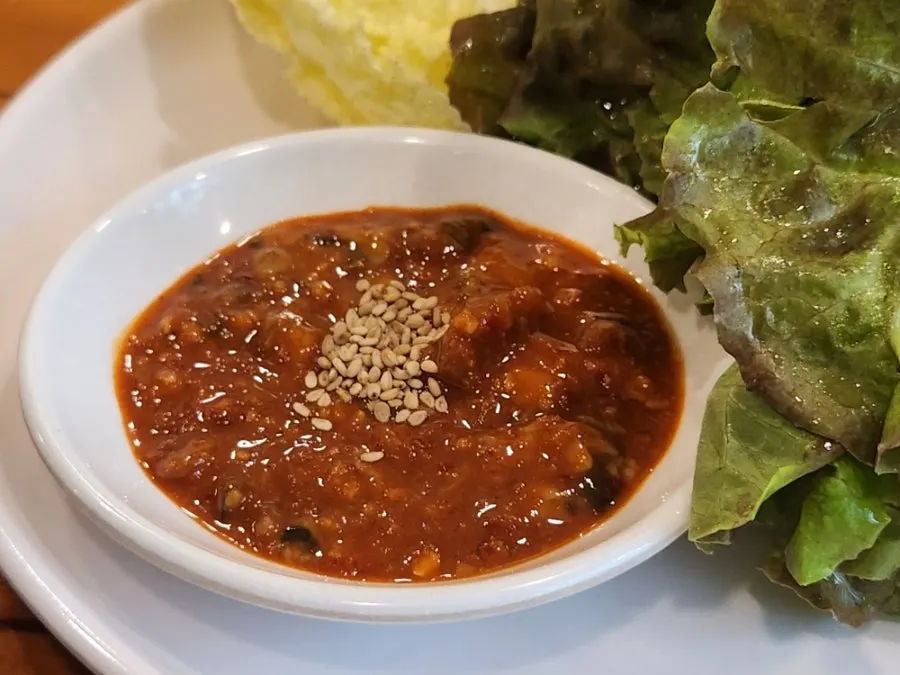 개별 그릇에 담긴 밑반찬