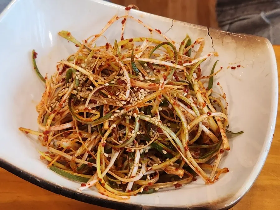 밑반찬 접시 클로즈업