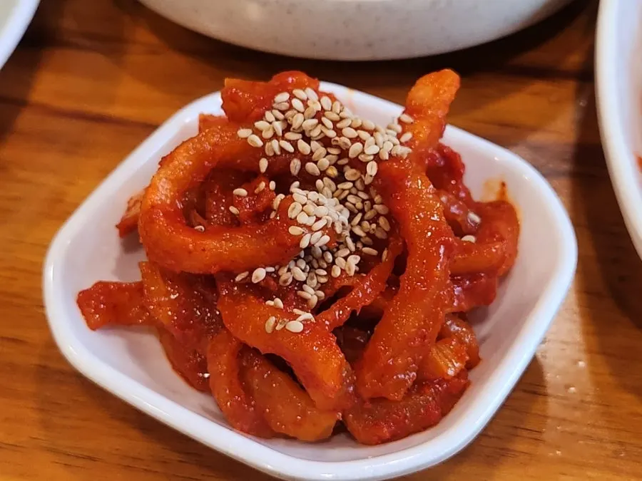 불판 위에서 익고 있는 삼겹살