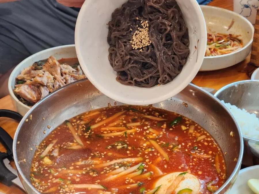 매콤한 못잊어불냉면 클로즈업