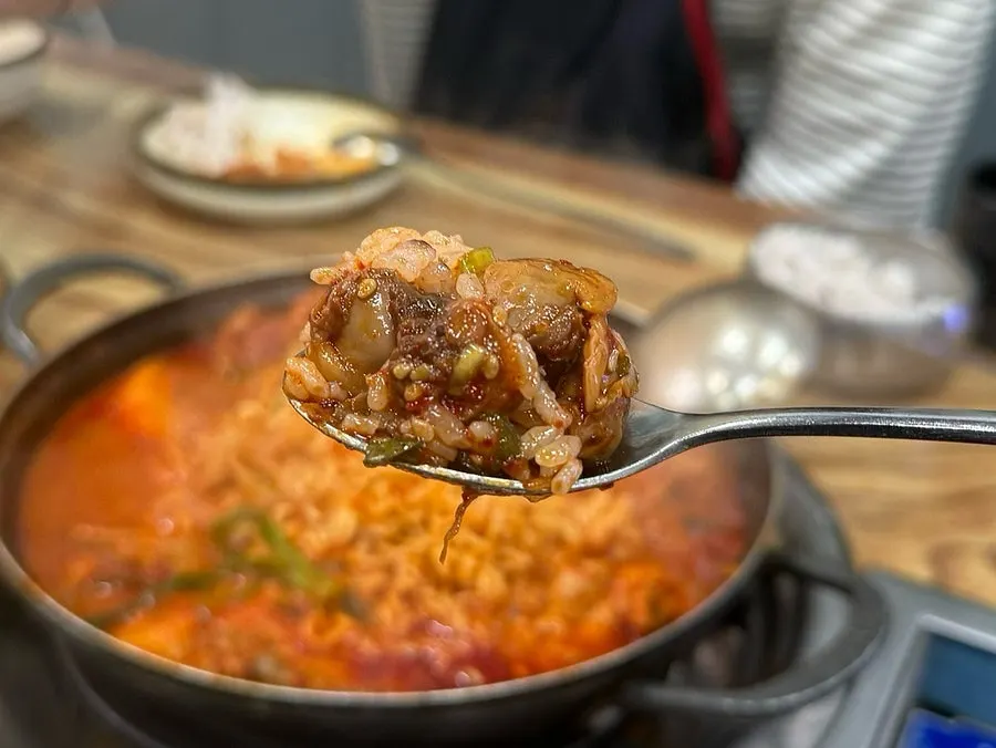 흰밥과 곁들이는 꼬막무침