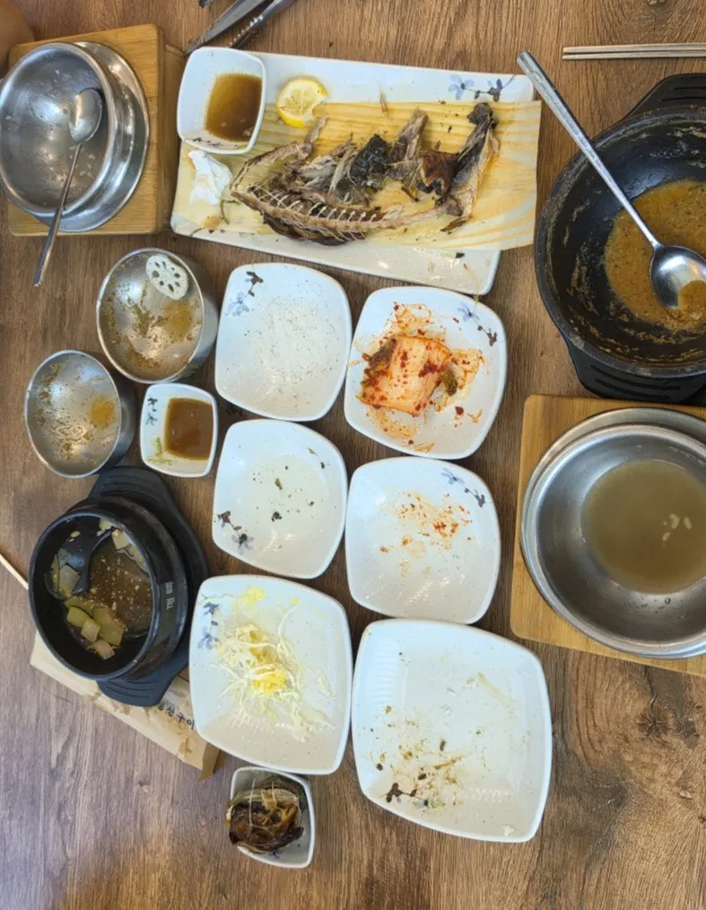 비워진 그릇과 접시
