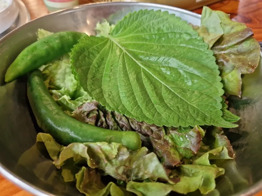 파가 수북하게 올라간 연탄파전불고기